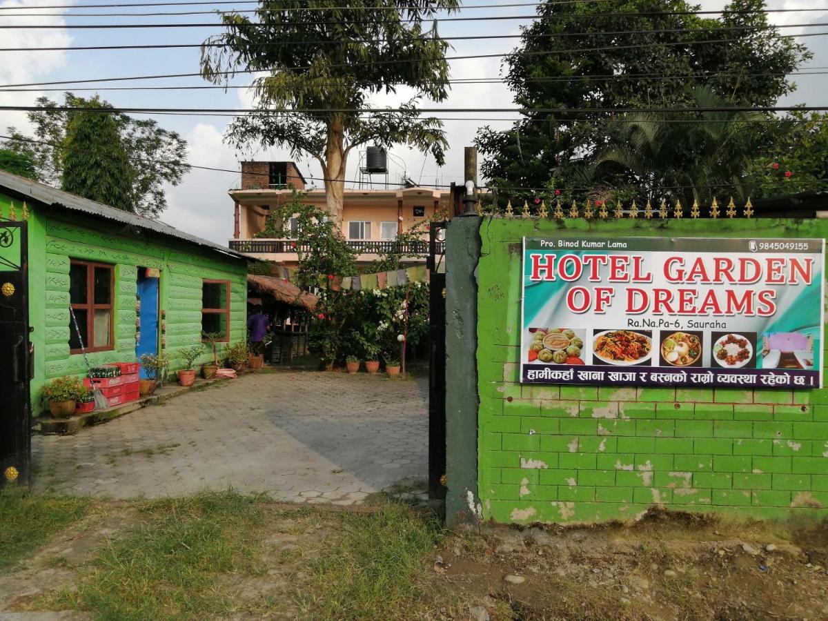 Hotel Garden Of Dreams Sauraha Luaran gambar