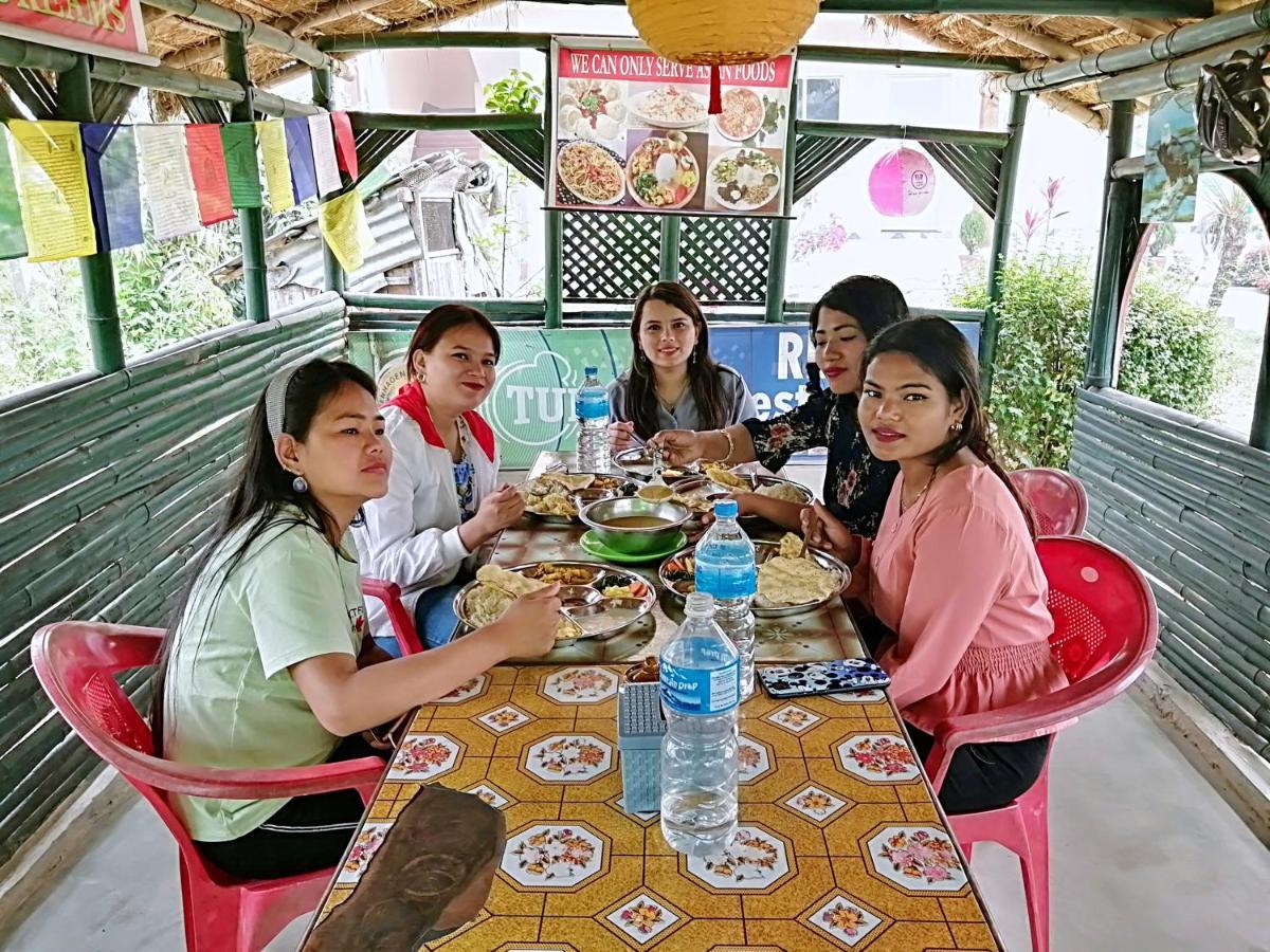 Hotel Garden Of Dreams Sauraha Luaran gambar