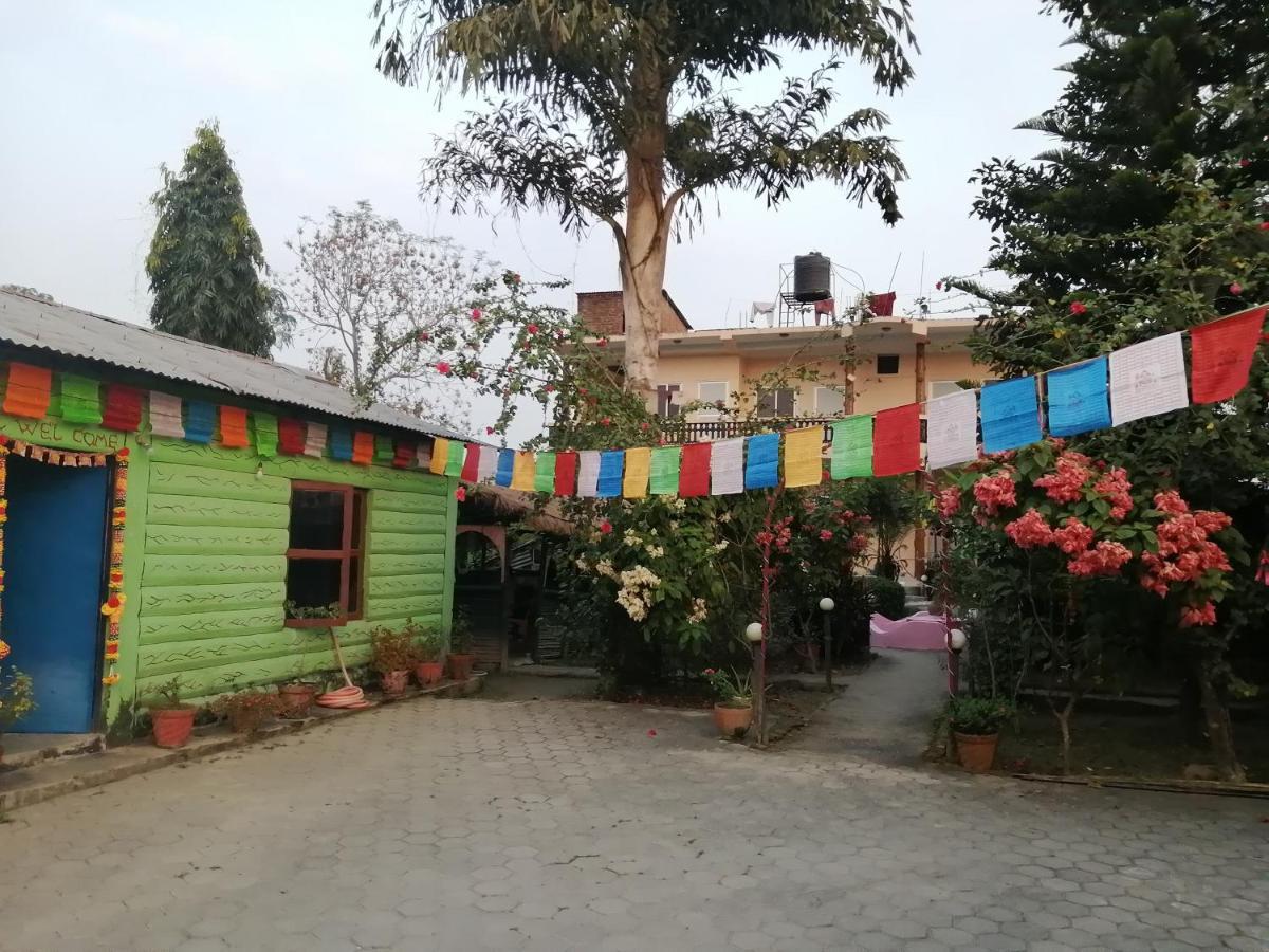 Hotel Garden Of Dreams Sauraha Luaran gambar